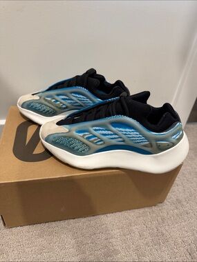 adidas Yeezy 700 V3 Brown and Tan Box